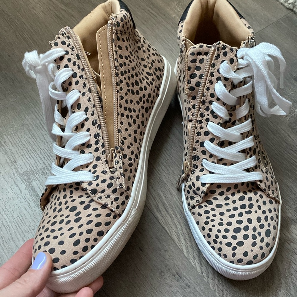 Universal Thread Target Animal Print High Top Sneakers